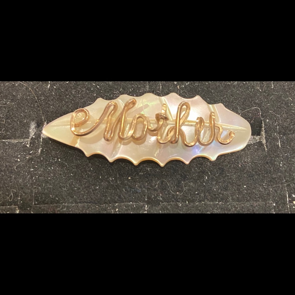 Vintage style brooch